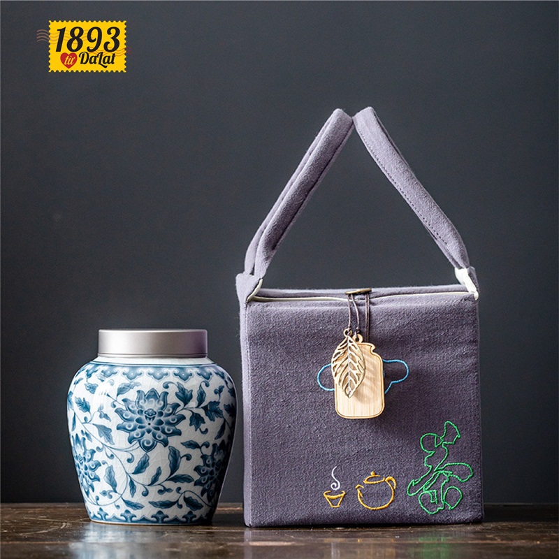 hu-tra-men-co-11 Chất liệu: Gốm họa tiết men cổ, chìm trong men.