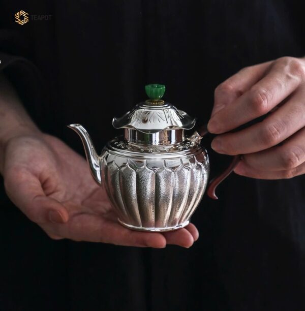 Ấm trà bạc hoạ tiết hoa sen tinh xảo ATB92